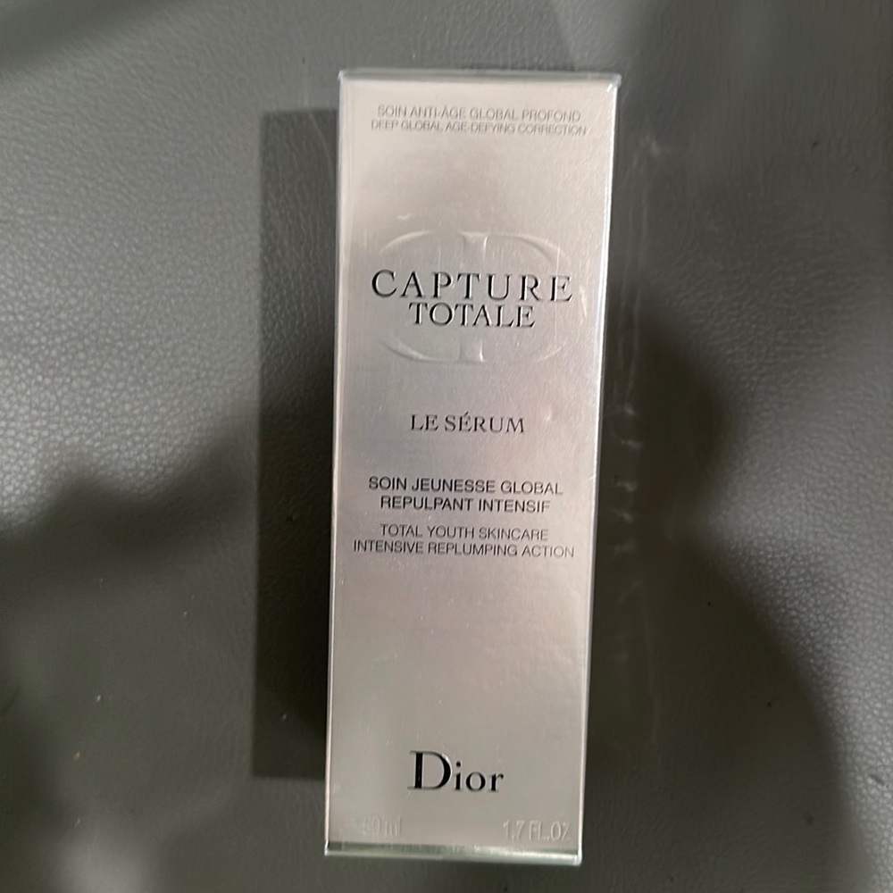 Deep global agedefying correctionTotal youthskincare intensive replumping action